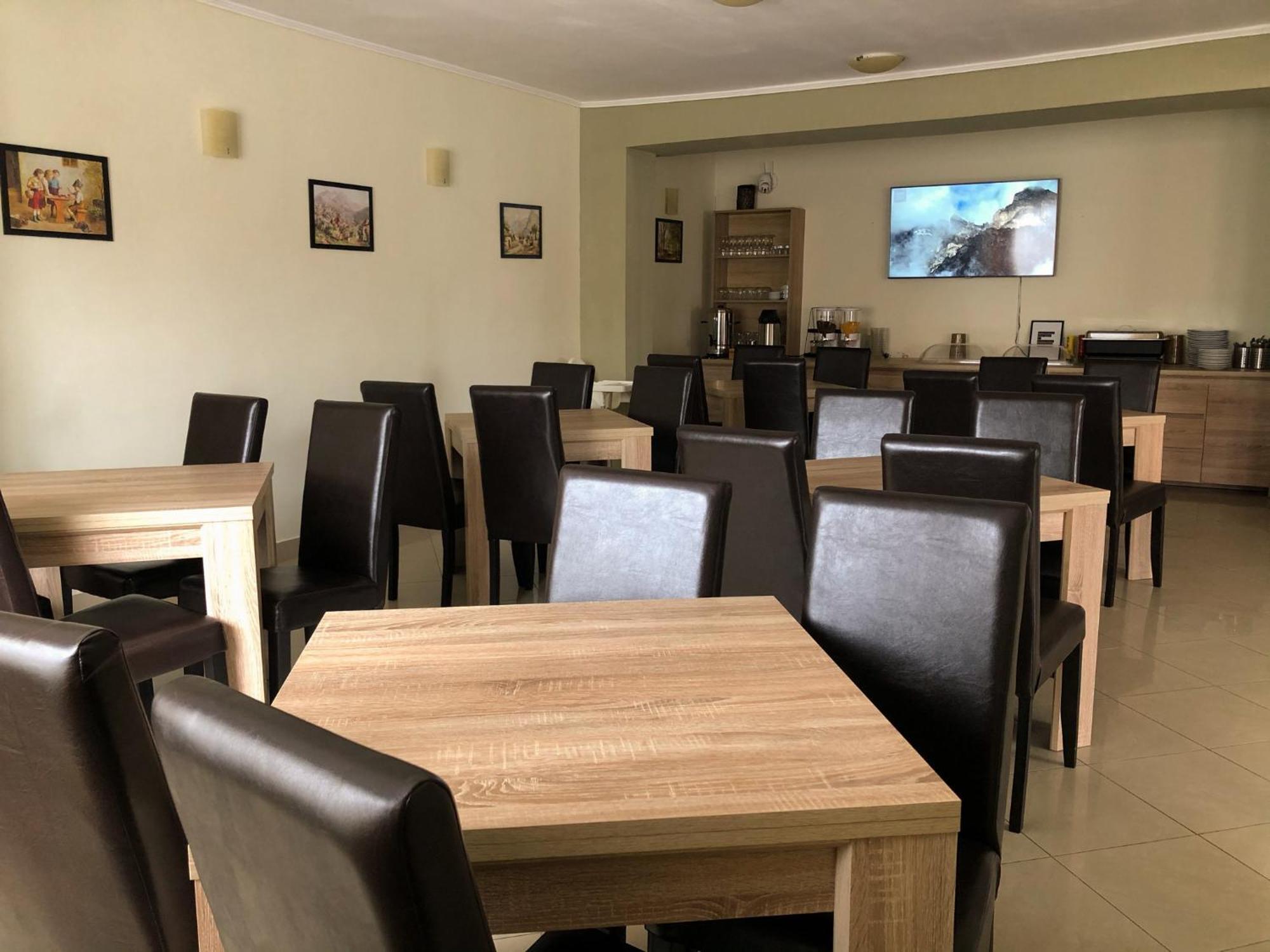 Pensiunea Aliart Zarnesti Ngoại thất bức ảnh